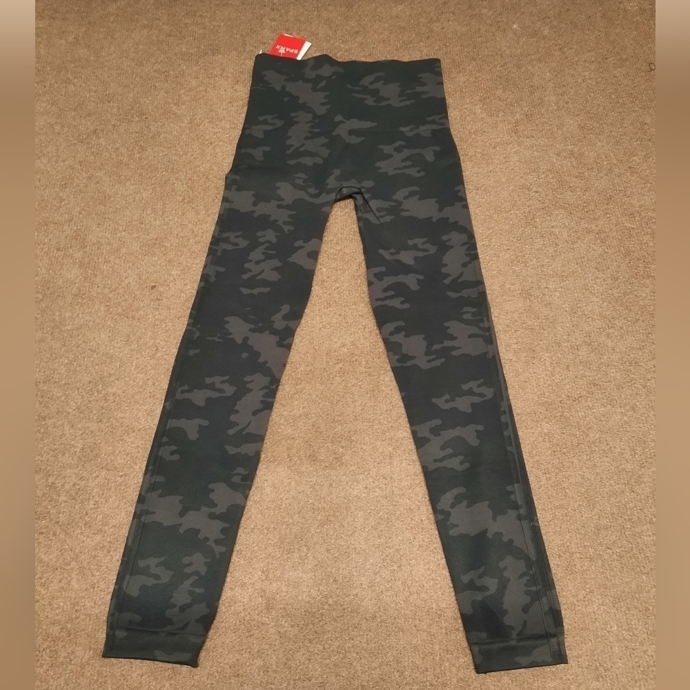 Spanx Ecocare Seamless Leggings Black Camo High Rise Women's Medium New - Picture 5 of 11